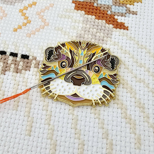 Mandala Otter Needle Minder